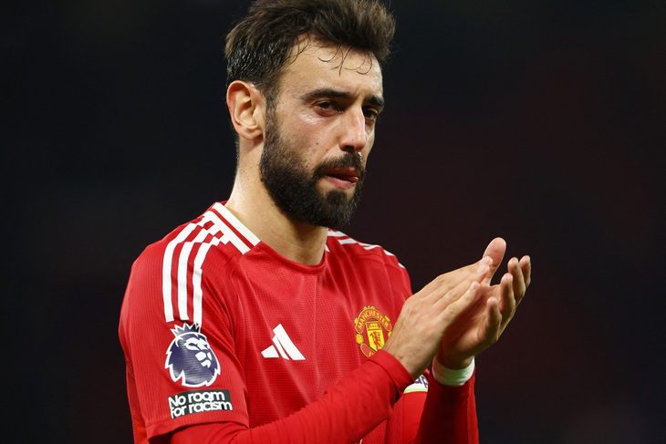 2024-11-03t183432z1872588481up1ekb31flinertrmadp3soccer-england-mun-che-report-17305966472541678261505 Bruno Fernandes xin lỗi Erik ten Hag vì khiến ông bị sa thải - Ảnh 1.