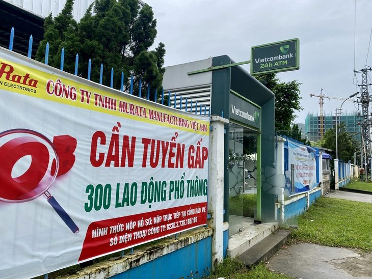 25-10-viec-lam-mien-trung-anh-7-truong-trung-17301666417752085919713 Cần 'đòn bẩy' kinh tế cho công nhân ở lại phố - Ảnh 1.