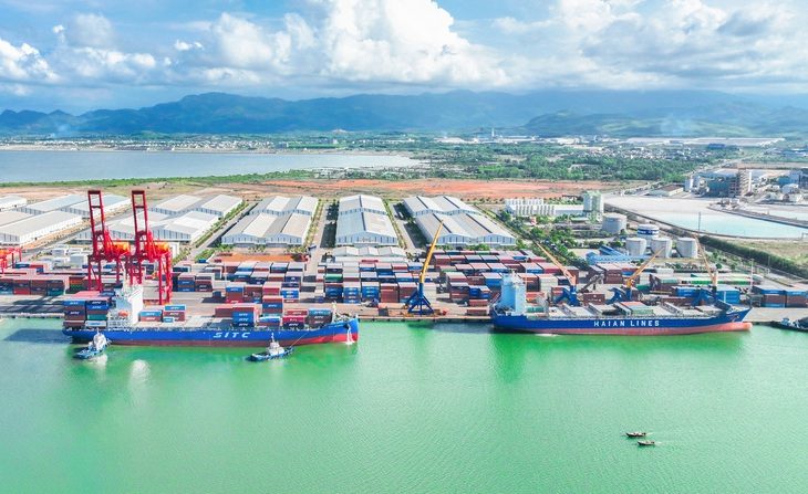 Cảng Chu Lai phát huy vai trò mũi nhọn logistics tại miền Trung- Ảnh 1. Cảng Chu Lai hợp tác với nhiều hãng tàu quốc tế phục vụ hoạt động xuất nhập khẩu hàng hóa cho các doanh nghiệp