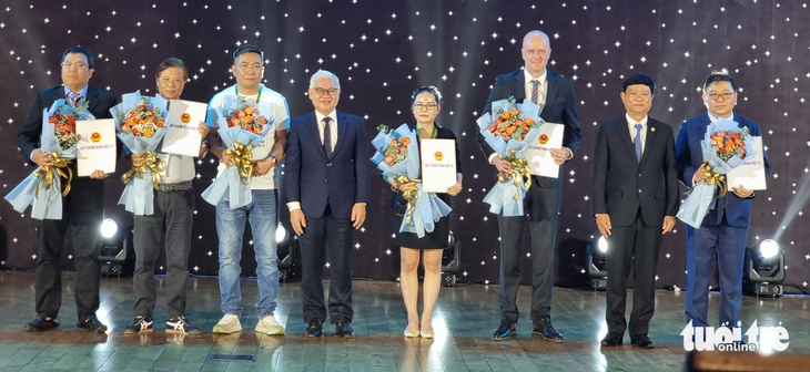 Bình Dương hợp tác 9 tỉnh nghiên cứu mở Khu công nghiệp Việt Nam - Singapore - Ảnh 1. Bình Dương hợp tác 9 tỉnh nghiên cứu mở Khu công nghiệp Việt Nam - Singapore - Ảnh 1.
