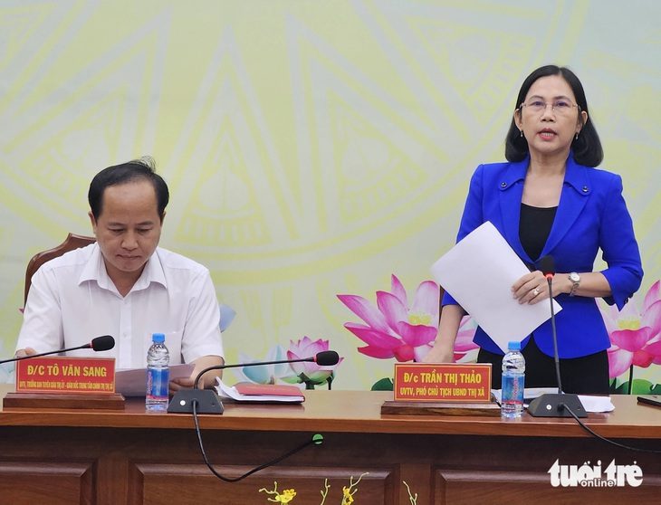 Lãnh đạo thị xã Bến Cát cung cấp kế hoạch công bố nghị quyết của Ủy ban Thường vụ Quốc hội về việc thành lập thành phố, có hiệu lực từ 1-5-2024 - Ảnh: BÁ SƠN Lãnh đạo thị xã Bến Cát cung cấp kế hoạch công bố nghị quyết của Ủy ban Thường vụ Quốc hội về việc thành lập thành phố, có hiệu lực từ 1-5-2024 - Ảnh: BÁ SƠN