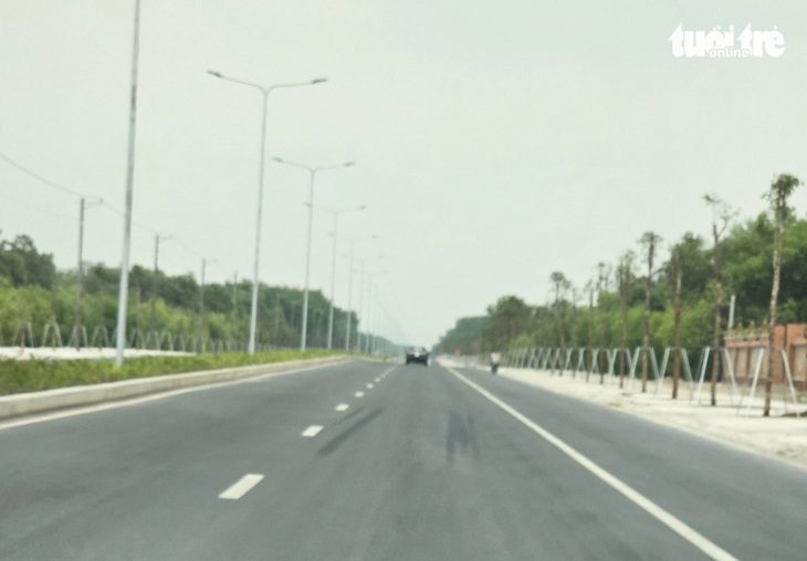 Một đoạn đường tạo lực Bắc Tân Uyên - Phú Giáo - Bàu Bàng qua huyện Bàu Bàng, tỉnh Bình Dương đã được thông xe ngay trong tháng 4-2024 - Ảnh: BÁ SƠN Một đoạn đường tạo lực Bắc Tân Uyên - Phú Giáo - Bàu Bàng qua huyện Bàu Bàng, tỉnh Bình Dương đã được thông xe ngay trong tháng 4-2024 - Ảnh: BÁ SƠN