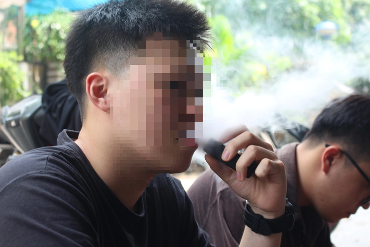 Cấm thuốc lá điện tử: Chần chừ đến bao giờ?- Ảnh 1. Thuốc lá điện tử gây hại đến sức khỏe - Ảnh: D.LIỄU