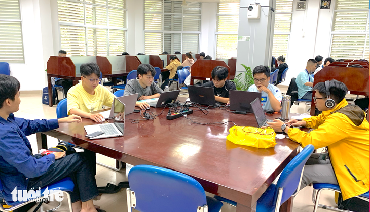 Bộ Giáo dục và Đào tạo cắt giảm 19 nội dung yêu cầu các trường công khai- Ảnh 1. Theo Bộ Giáo dục và Đào tạo, quy chế công khai mới để người học, xã hội giám sát nhà trường. Trong ảnh: Sinh viên Trường đại học Công nghệ thông tin (Đại học Quốc gia TP.HCM) - Ảnh: TRẦN HUỲNH