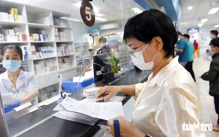 base64-17300868285062068228272-17348431458911259737530 Bệnh nhân ung thư, ghép thận chờ đợi bỏ giấy chuyển viện - Ảnh 1.