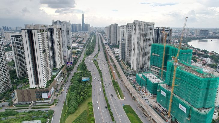 Các đại gia bất động sản còn bao nhiêu 'của để dành'? - Ảnh 1. Loạt khó khăn về vốn và pháp lý khiến nhiều doanh nghiệp gặp khó - Ảnh: NGỌC HIỂN