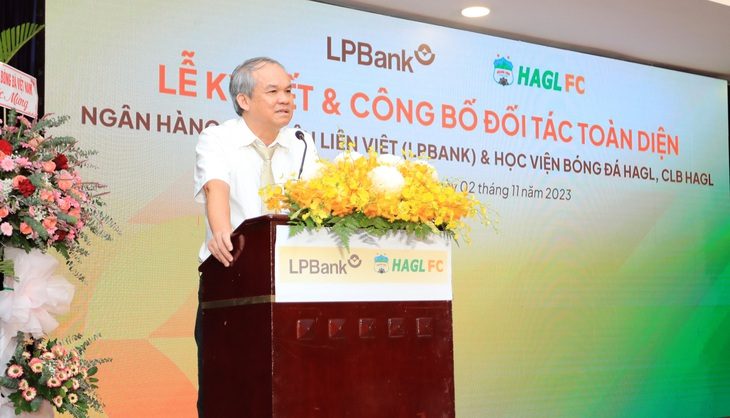 Bầu Đức đổi tên CLB Hoàng Anh Gia Lai - Ảnh 1. Bầu Đức phát biểu tại buổi họp báo - Ảnh: TUẤN HỮU