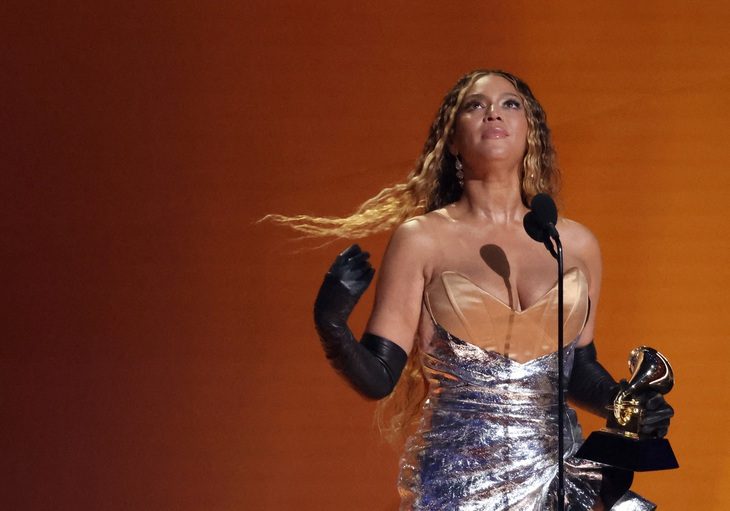Beyoncé thắng lớn ở Grammy dù suýt không đến nhận giải vì… kẹt xe - Ảnh 1. Beyoncé thắng lớn ở Grammy dù suýt không đến nhận giải vì… kẹt xe - Ảnh 1.