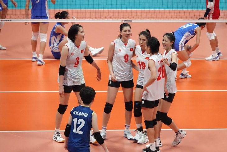 Bóng chuyền nữ Việt Nam lần đầu trong lịch sử vào top 4 Asiad - Ảnh 1. Tuyển bóng chuyền nữ Việt Nam chính thức có vé vào bán kết Asiad 19 - Ảnh: NAM TRUNG