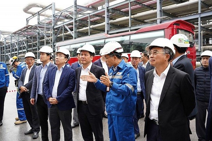 Bộ trưởng yêu cầu Nhà máy lọc dầu Nghi Sơn cam kết về trách nhiệm - Ảnh 1. Bộ trưởng yêu cầu Nhà máy lọc dầu Nghi Sơn cam kết về trách nhiệm - Ảnh 1.