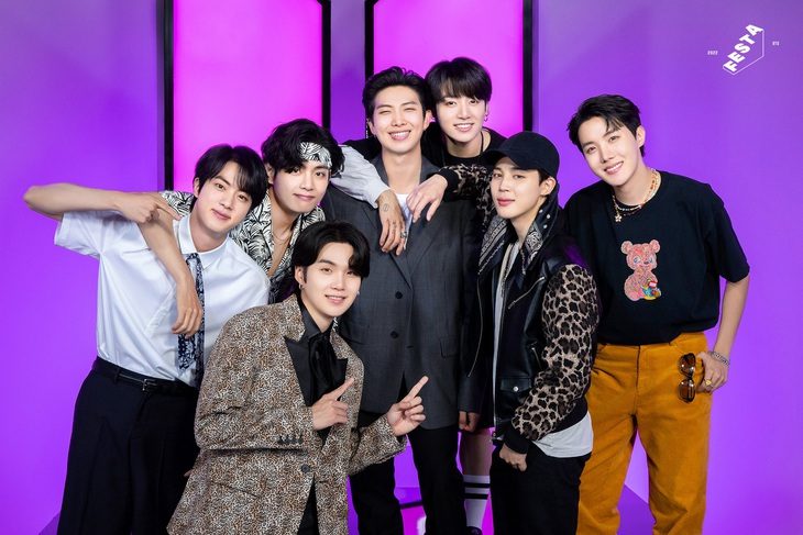 BTS chuẩn bị nhập ngũ, lời hứa trở lại vào năm 2025 cơ bản hoàn thành - Ảnh 1. Nhóm nhạc BTS là một trong những thương hiệu mạnh nhất của Hàn Quốc - Ảnh: Facebook nhân vật