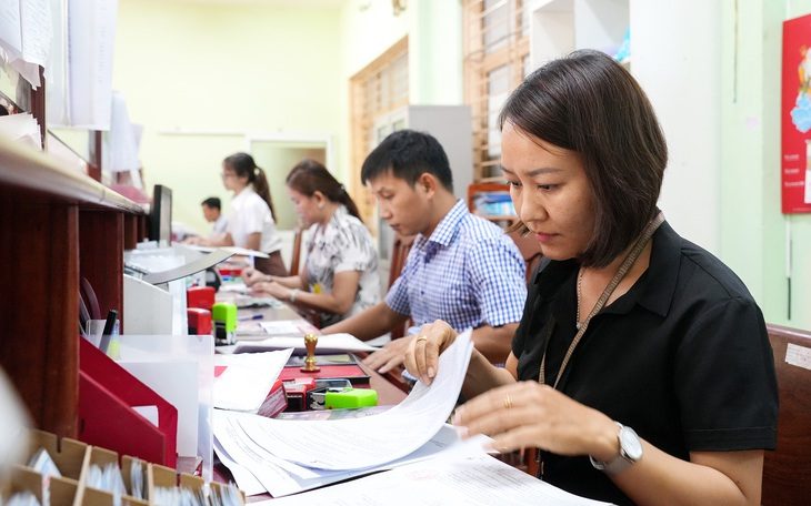 Cán bộ thôi làm lãnh đạo, quản lý khi tinh gọn bộ máy được hưởng chính sách gì? - Ảnh 1. Cán bộ thôi làm lãnh đạo, quản lý khi tinh gọn bộ máy được hưởng chính sách gì? - Ảnh 1.