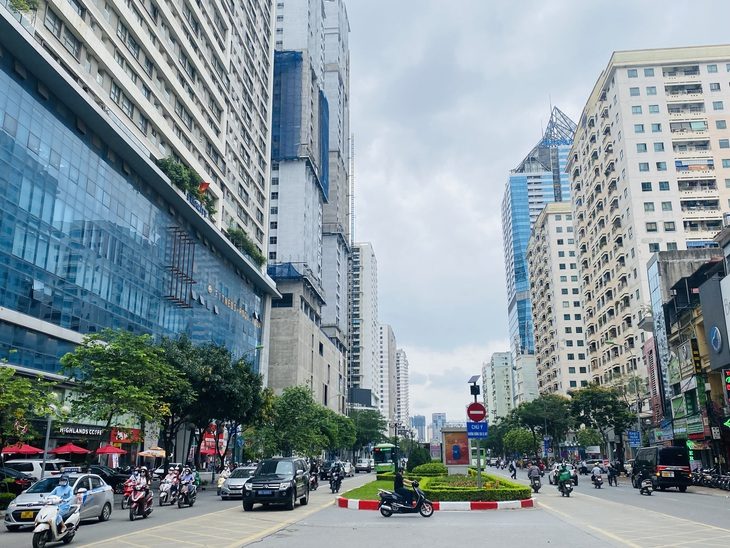 Các ngân hàng đang cho vay mua nhà với lãi suất bao nhiêu? - Ảnh 1. Nhiều chuyên gia cho rằng với lãi suất cho vay 12,1 - 15,5%/năm tại một số ngân hàng hiện nay, người dân sẽ không dám vay vốn để mua nhà - Ảnh: B.NGỌC