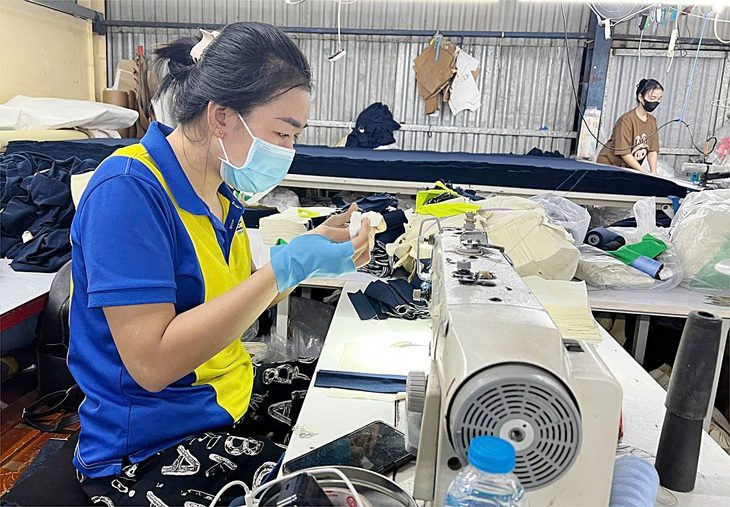 ct-anh-bai-1-1-read-only-17369088564041012244213 Căng mình cuối năm mong Tết ấm: Trắng đêm ở nhà xưởng - Ảnh 1.