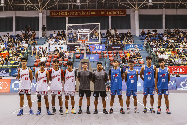 Bóng rổ sinh viên lần đầu góp mặt VBA 3x3 Men U20 - Ảnh 1. Đại học Tôn Đức Thắng (xanh) và U20 Thang Long Warriors - Ảnh: VBA