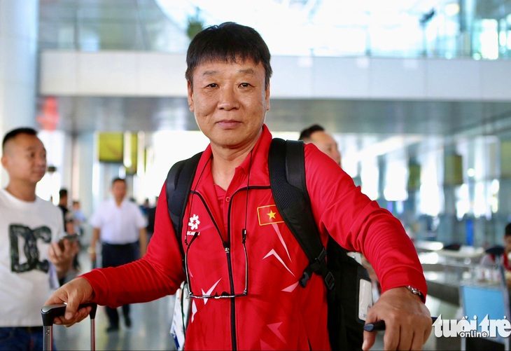 edit-doan-the-thao-viet-nam-lang-le-ve-nuoc-sau-olympic-2024-9-17261364227811380597223 Bộ Văn hóa, Thể thao và Du lịch yêu cầu giải trình về việc chuyên gia bắn súng Park Chung Gun - Ảnh 1.