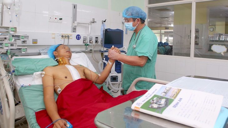 Bệnh nhân được ghép tim ở Huế hồi phục đáng kinh ngạc - Ảnh 1. Sau ghép tim một ngày, anh T.V.G. đã hồi phục kỳ diệu, tim đập tốt - Ảnh: THƯỢNG HIỂN