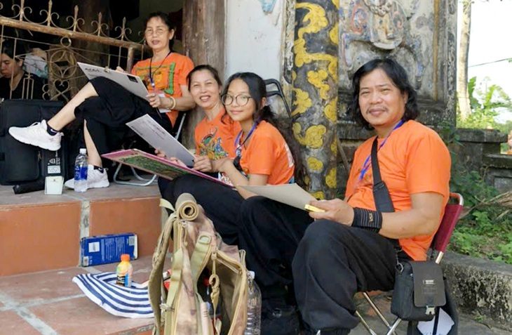 Cả nhà rủ nhau đi ký họa: Gác bận rộn, 'vẽ' niềm vui - Ảnh 1. Cả nhà rủ nhau đi ký họa: Gác bận rộn, 'vẽ' niềm vui - Ảnh 1.
