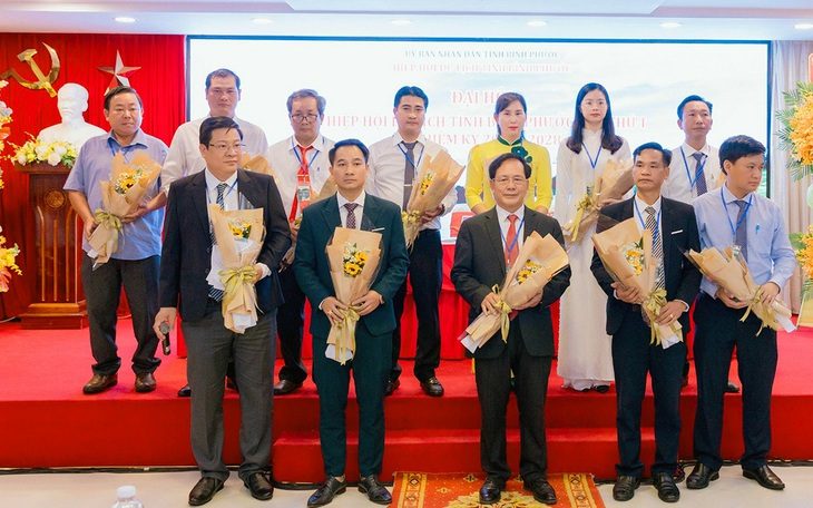 Bình Phước sẽ thu hút 4 triệu khách từ thế mạnh du lịch di tích lịch sử- Ảnh 1. Ra mắt ban chấp hành Hiệp hội Du lịch tỉnh Bình Phước, nhiệm kỳ 2023 - 2028 - Ảnh: AN BÌNH