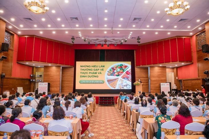 Bí quyết để có bữa ăn cân đối dinh dưỡng- Ảnh 1. Hội thảo diễn ra tại TP Hà Nội, ngày 11-5-2024. Ảnh: Đ.H