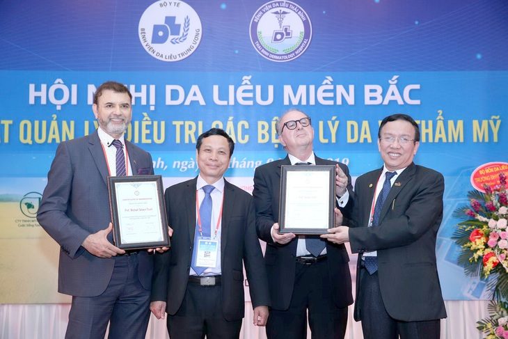 hoi-vien-danh-du-da-lieu-vn-read-only-17271442302821696165572 Bất ngờ tác giả siêu năng suất - Kỳ 1: Giáo sư danh dự có nhiều bài báo bị gỡ - Ảnh 1.