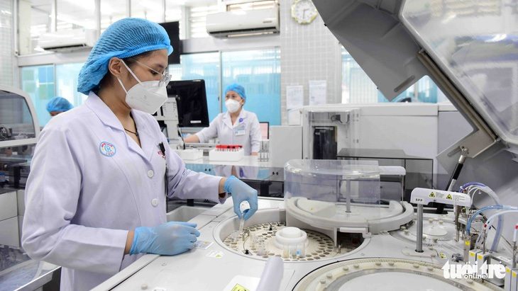 Bệnh viện Chợ Rẫy chỉ còn 1 máy chụp CT chạy được - Ảnh 1. Bệnh viện Chợ Rẫy chỉ còn 1 máy chụp CT chạy được - Ảnh 1.