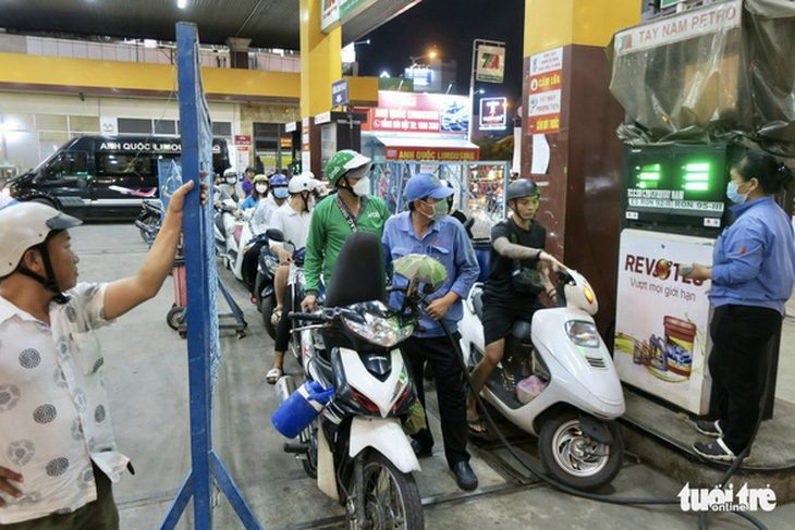 Bộ Tài chính lại muốn chuyển đầu mối quản xăng dầu về Bộ Công Thương - Ảnh 1. Bộ Tài chính lại muốn chuyển đầu mối quản xăng dầu về Bộ Công Thương - Ảnh 1.