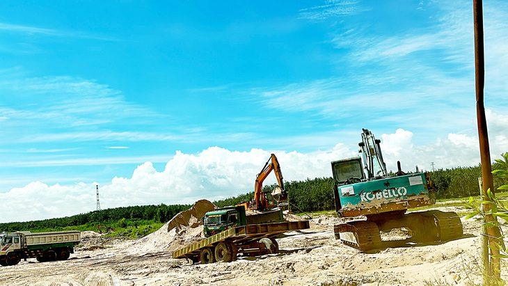 Mỏ cát rộng nhiều ha tại thôn 2, xã Gia Huynh, huyện Tánh Linh (Bình Thuận) dù chưa hoàn tất thủ tục vẫn khai thác liên tục Mỏ cát rộng nhiều ha tại thôn 2, xã Gia Huynh, huyện Tánh Linh (Bình Thuận) dù chưa hoàn tất thủ tục vẫn khai thác liên tục