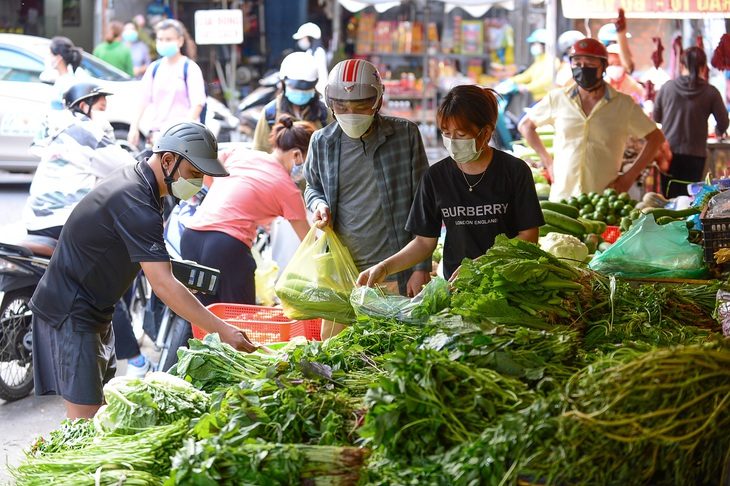 Giải mã cuộc đua cạnh tranh giữa chợ truyền thống với siêu thị và thương mại điện tử - Ảnh 1. Giải mã cuộc đua cạnh tranh giữa chợ truyền thống với siêu thị và thương mại điện tử - Ảnh 1.