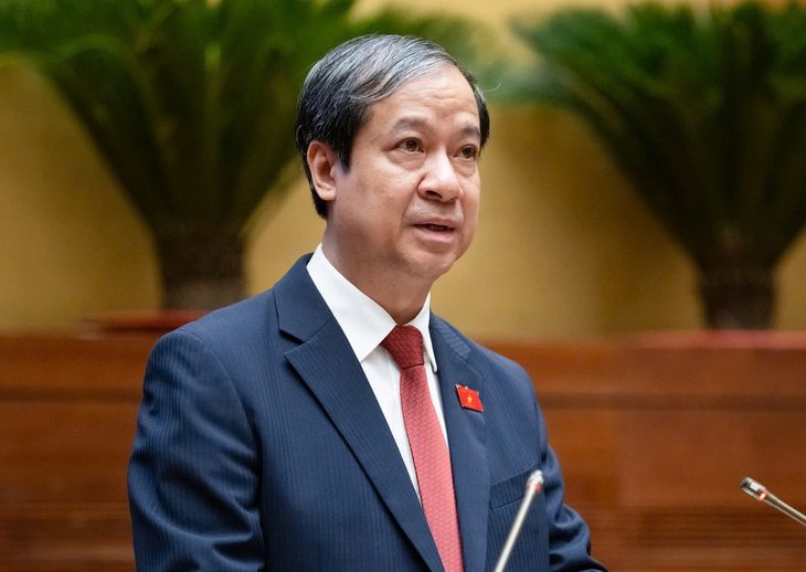 nguyen-kim-son-1731116407569353212299-1 Bộ trưởng Nguyễn Kim Sơn trình Quốc hội loạt chính sách mới về lương, tuổi nghỉ hưu của nhà giáo - Ảnh 1.