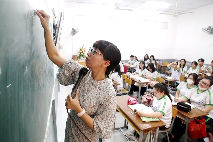 Một tiết học văn của cô trò lớp 12A14 Trường THPT Marie Curie, quận 3, TP.HCM - Ảnh: NHƯ HÙNG Một tiết học văn của cô trò lớp 12A14 Trường THPT Marie Curie, quận 3, TP.HCM - Ảnh: NHƯ HÙNG