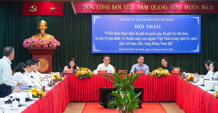 nhh00127-1729050603691483909787 Bí thư Thành ủy TP.HCM: Công nghiệp văn hóa là khâu đột phá phát triển kinh tế, xã hội - Ảnh 1.