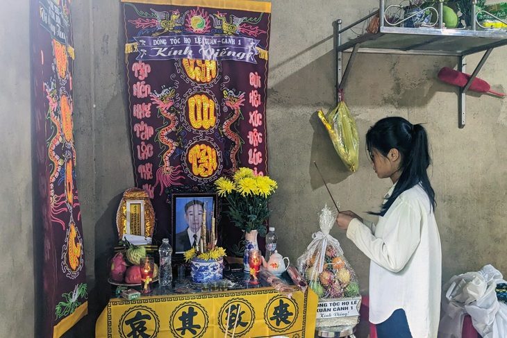 Cảnh sát giao thông dùng xe chuyên dụng đưa thí sinh vừa mất cha đến điểm thi - Ảnh 1. Cảnh sát giao thông dùng xe chuyên dụng đưa thí sinh vừa mất cha đến điểm thi - Ảnh 1.