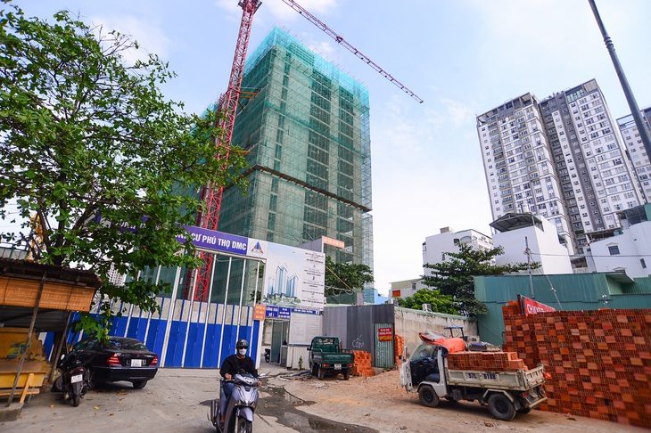 Cần "bộ ba" cho nhà ở xã hội - Ảnh 1. Dự án nhà ở xã hội Lý Thường Kiệt (Phú Thọ DMC) đang được xây dựng ở quận 10, TP.HCM chiều 1-3 - Ảnh: QUANG ĐỊNH