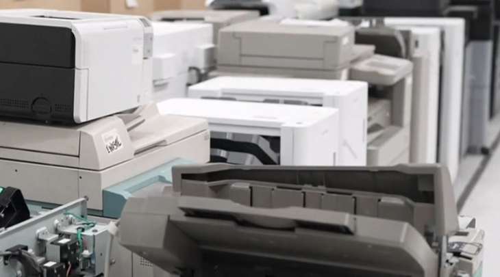 Hard plastic rubbish from computers transformed into 3D printer material - Sky News Australia Rác thải nhựa từ máy tính biến thành vật liệu máy in 3D - Ảnh: Sky News Australia