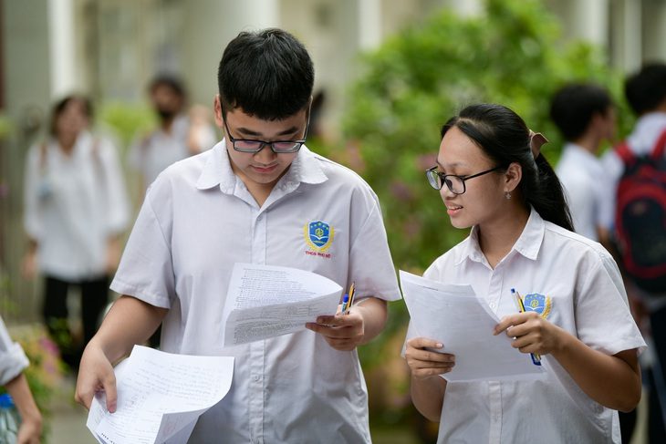 thi-lop-10-nam-tran-1717835959523393032971 Thi vào lớp 10 đã ổn sao lại thay đổi? - Ảnh 1.
