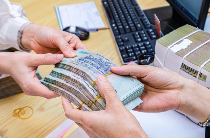 tien-luong-1709284483021923608261 Bộ Nội vụ thông tin việc nâng lương trước hạn với cán bộ, công chức - Ảnh 1.
