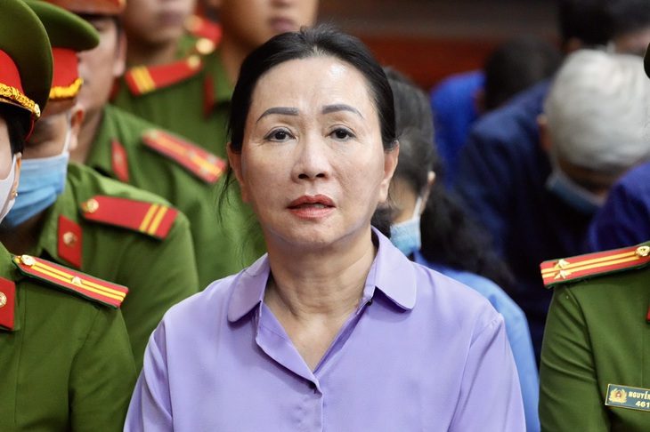 Bà Trương Mỹ Lan trong phiên tòa chiều 15-3 - Ảnh: HỮU HẠNH Bà Trương Mỹ Lan trong phiên tòa chiều 15-3 - Ảnh: HỮU HẠNH