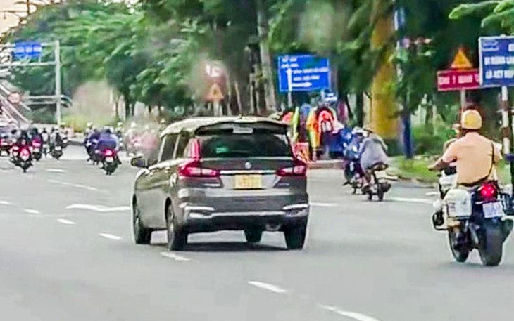 Cảnh sát giao thông Cát Lái truy đuổi ô tô vi phạm 4km - Ảnh 1. Cảnh sát giao thông Cát Lái truy đuổi ô tô vi phạm 4km - Ảnh 2.