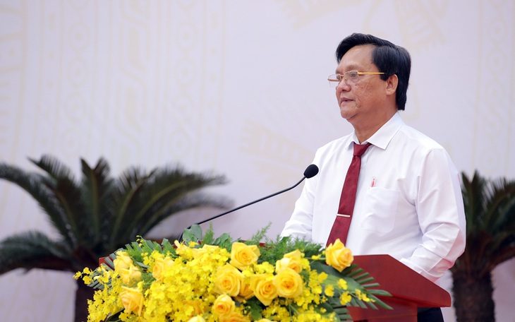 Bình Phước sẽ bổ sung chính sách khuyến khích, ưu đãi hỗ trợ đầu tư- Ảnh 1. Giám đốc Sở Kế hoạch và Đầu tư tỉnh Bình Phước Võ Sá trả lời chất vấn liên quan các vấn đề thu hút đầu tư, phát triển doanh nghiệp, giải ngân vốn đầu tư công - Ảnh: AN BÌNH