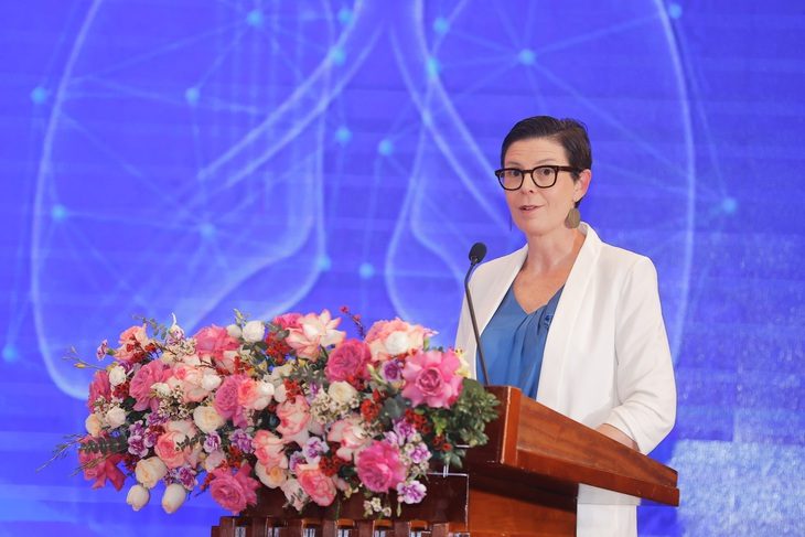 Bà Angela Pratt, trưởng Đại diện WHO tại Việt Nam chia sẻ tại lễ kỷ niệm Ngày Thế giới Phòng chống bệnh lao diễn ra tại Hà Nội sáng 22-3 - Ảnh: Bà Angela Pratt, trưởng đại diện WHO tại Việt Nam, chia sẻ tại lễ kỷ niệm Ngày Thế giới phòng chống bệnh lao, diễn ra tại Hà Nội sáng 22-3 - Ảnh: A.Q.