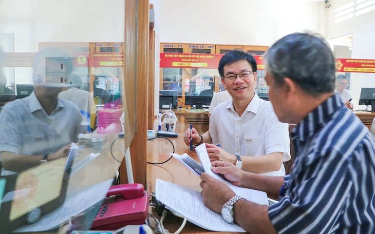 Bộ Nội vụ đề xuất mới về nhiệm vụ, quyền hạn của chủ tịch tỉnh, chủ tịch huyện - Ảnh 1. Bộ Nội vụ đề xuất mới về nhiệm vụ, quyền hạn của chủ tịch tỉnh, chủ tịch huyện - Ảnh 1.